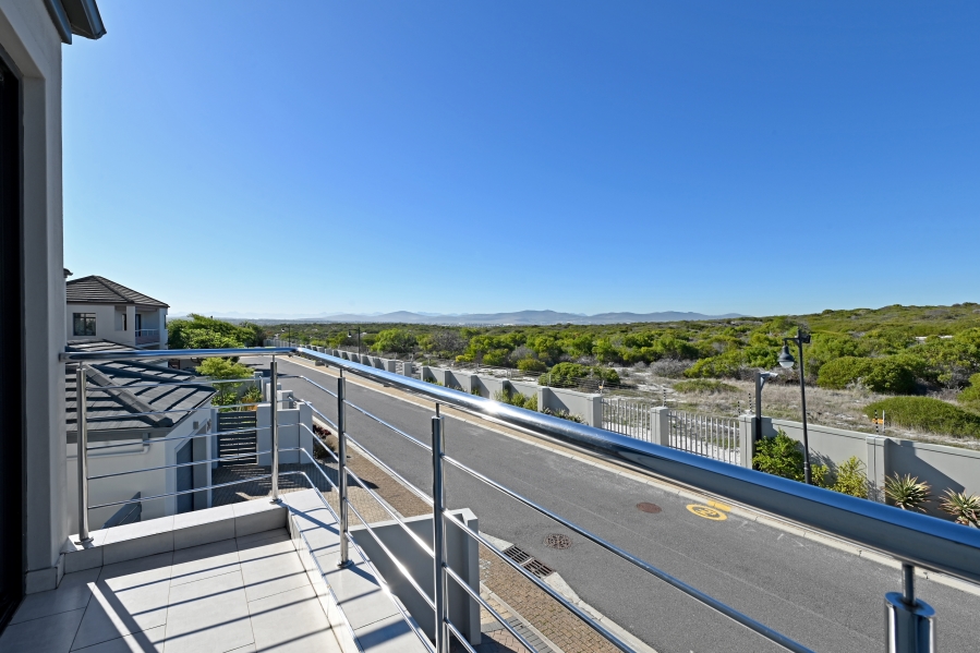 To Let 2 Bedroom Property for Rent in Big Bay Western Cape